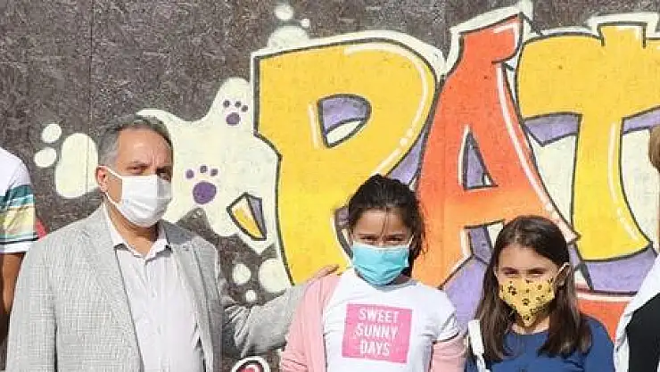 TALAS'TA ESKİ OTOMOBİL LASTİKLERİ KEDİLERE YUVA OLDU