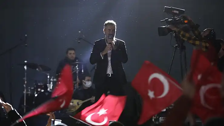 TALAS'TA MUHTEŞEM CUMHURİYET KONSERİ