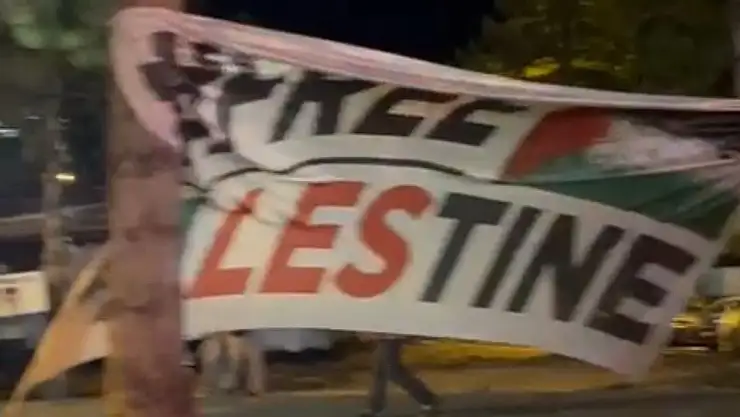 TALAS'TA STARBUCKS'IN YENİ ŞUBESİ ÖNÜNDE EYLEMLER SÜRÜYOR