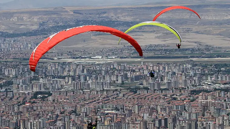 Talas'ta yamaç paraşütü heyecanı