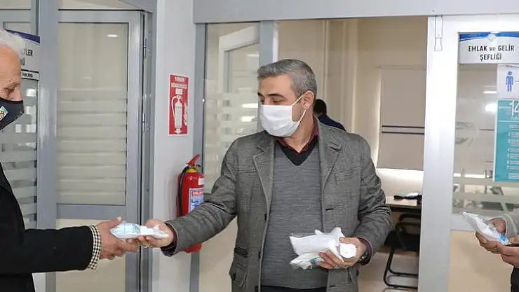 TALAS'TAN VERGİ YAPILANDIRMASI İÇİN GELENLERE HİJYEN PAKETİ