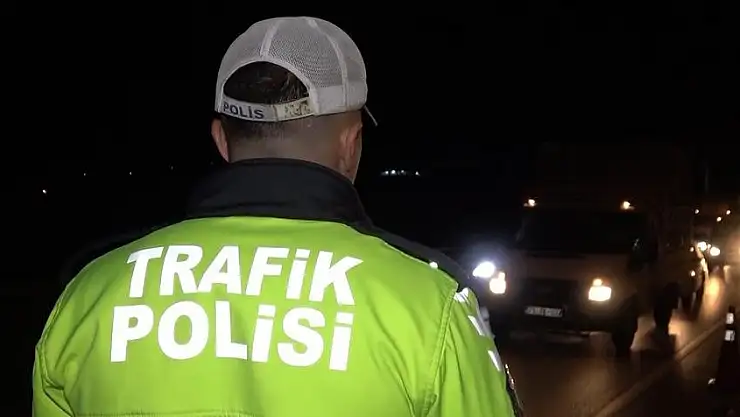 TATİLCİLER ERKEN DÖNÜŞE GEÇTİ: 43 İLİN GEÇİŞ GÜZERGAHINDA TRAFİK YOĞUNLUĞU