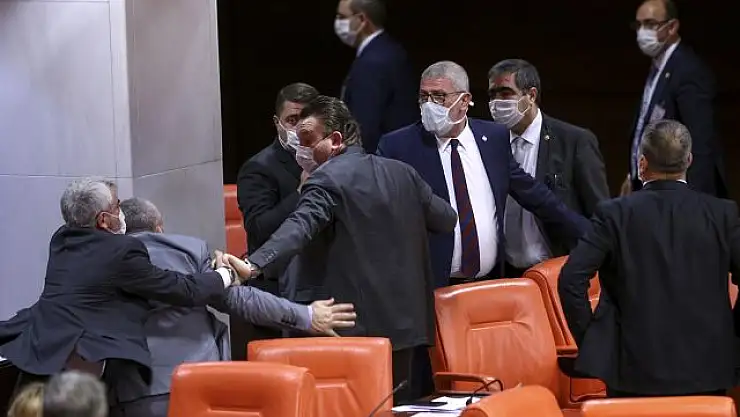 TBMM'DE MİLLETVEKİLLERİ BİRBİRİNE GİRDİ