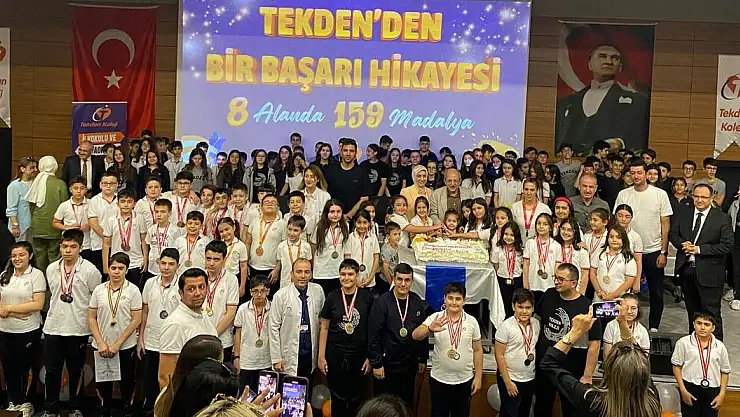 TEKDEN EĞİTİM KURUMLARI'NDAN 'ALTIN ÇOCUKLAR' ÖDÜL TÖRENİ