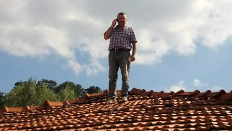 TELEFON ÇEKMEYEN KÖYDE YANGIN ÇIKTI,İTFAİYE ÇAĞIRAMADILAR