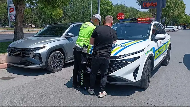 TERS YÖNDE İLERLEYEN 26 ARACA CEZA YAĞDI