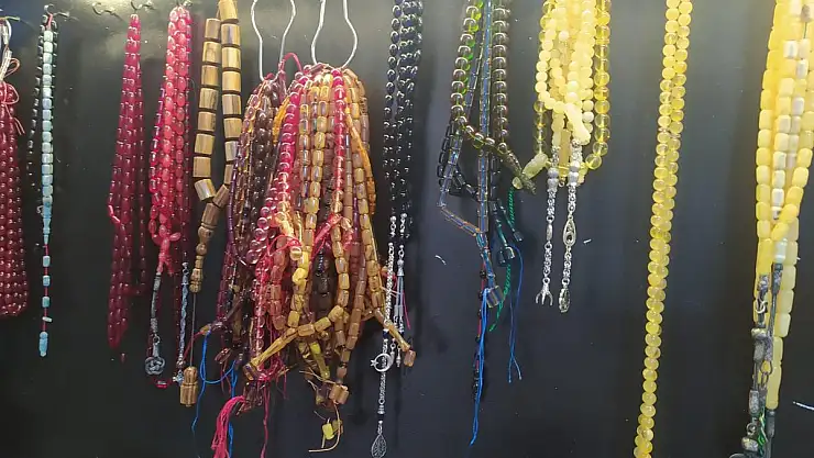 TESBİHCİ BEKİR ÇAY: 'KEHRİBAR TESBİH HASTALIKLARA İYİ GELİYOR'