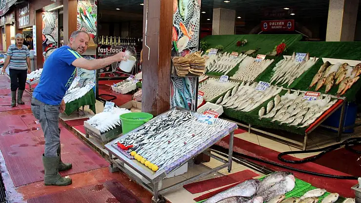 Tezgahlar Taze Balıklarla Doldu