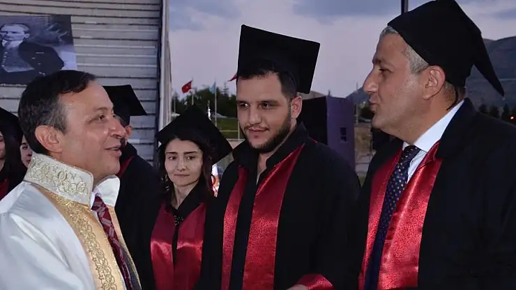 TİTİZBAŞ'IN DİPLOMA SEVİNCİ