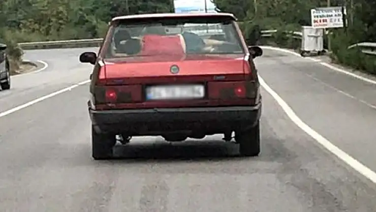 TRAFİKTE BİR GARİP OLAY,GÖRENLER HAYRETLE İZLEDİ