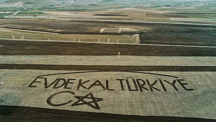 TRAKTÖRLERLE, EVDE KAL TÜRKİYE MESAJI VERDİLER