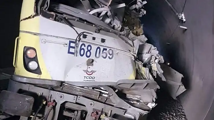 TREN KAZASINDA İKİ MAKİNİST CAN VERDİ