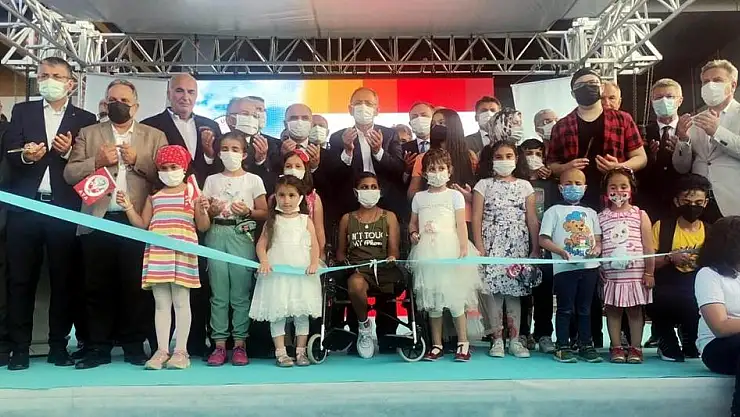 TÜRKİYE'NİN EN BÜYÜK ÇOCUK HEMATOLOJİ VE ONKOLOJİ HASTANESİ AÇILDI
