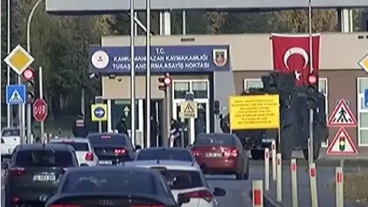 TUSAŞ NİZAMİYE KAPISINA ŞEHİTLER ANISINA TÜRK BAYRAĞI ASILDI