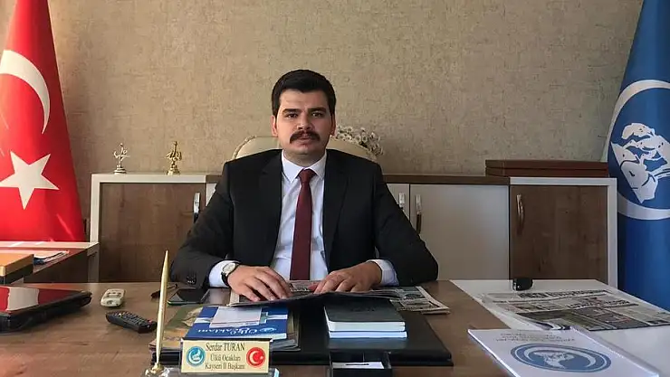 ÜLKÜ OCAKLARI İL BAŞKANI TURAN, ÖĞRENCİLERE KİTAP HEDİYE ETTİ