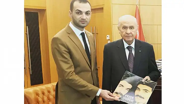 Ülkü Ocakları'ndan Bahçeli'ye 'Ferdi Tayfur'un taş plak' sürprizi