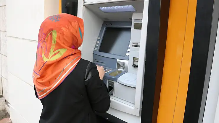 UMRE PARASINI BİZ BİZE YETERİZ TÜRKİYEM KAMPANYASINA BAĞIŞLADI