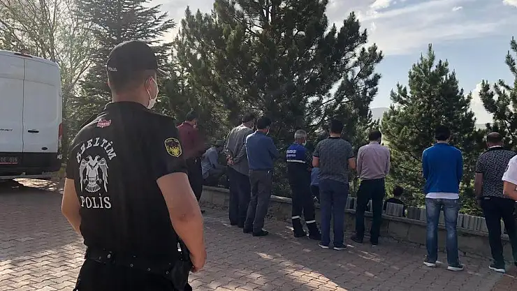 ÜVEY BABASININ ÖLDÜRDÜĞÜ ALPEREN TOPRAĞA VERİLDİ