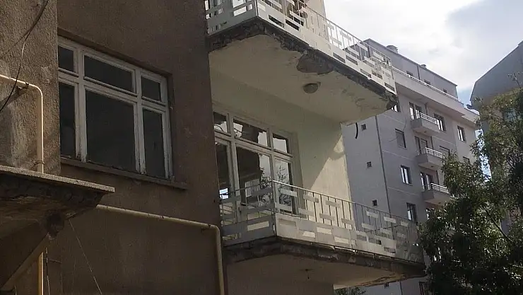 UZAKLAŞTIRMA KARARINA UYMADI, EŞİNİN YAŞADIĞI EVİ YAKMAYA ÇALIŞTI