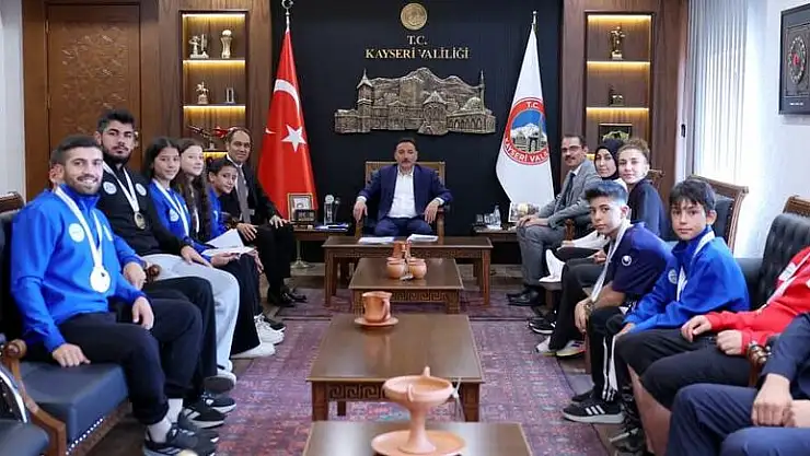 VALİ ÇİÇEK, BALKAN ŞAMPİYONU ERVA SPORCULARINI KABUL ETTİ