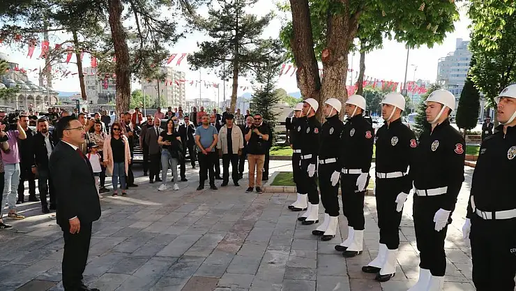 VALİ ÇİÇEK, GÖREVİNE BAŞLADI