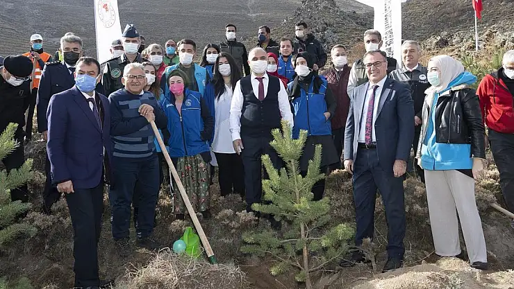 VALİ GÜNAYDIN VE BAŞKAN BÜYÜKKILIÇ'TAN 'CUMHURİYET' FİDANI