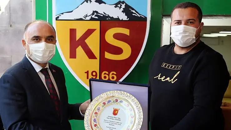 VALİ GÜNAYDIN'DAN KAYSERİSPOR KAPALI KALE'YE ZİYARET