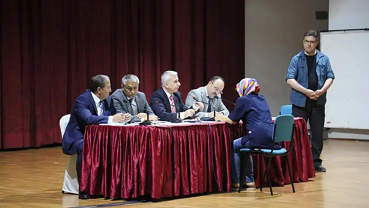 VALİ KAMÇI VATANDAŞLARIN SORUNLARINI DİNLEDİ