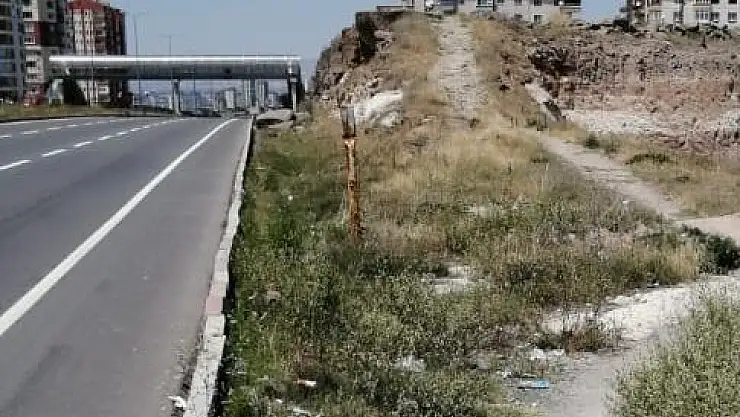 VATANDAŞLARDAN KALDIRIM TALEBİ