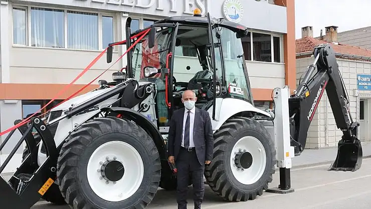 YAHYALI BELEDİYESİ YENİ İŞ MAKİNASINI BÜNYESİNE KATTI