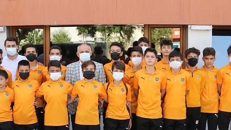 YAHYALI TÜRK FUTBOLUNUN GELECEĞİNE YATIRIM YAPIYOR