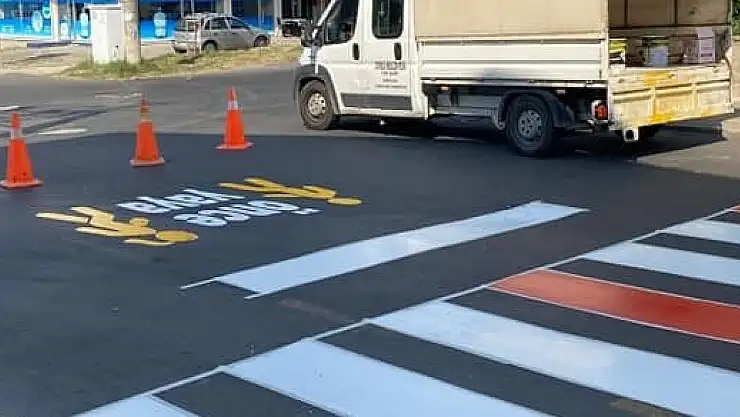 YAŞLI ADAM ÖLDÜ YAYA GEÇİDİ ÇİZİLDİ