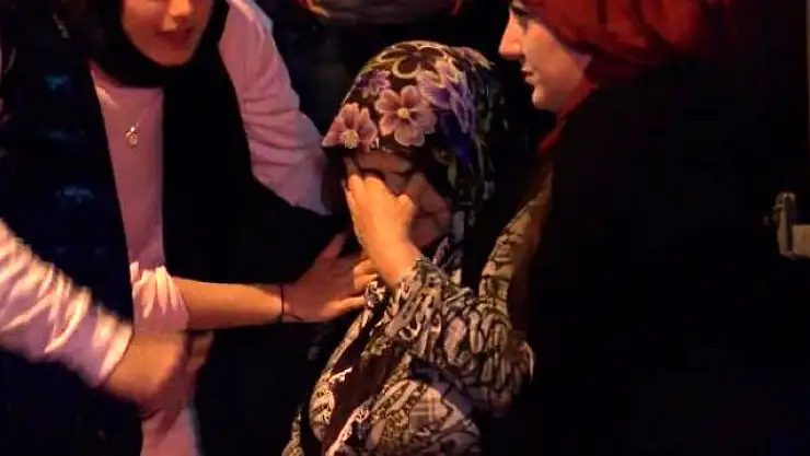 YAŞLI KADIN, EVİNİN YANIŞINI GÖZYAŞLARI İÇİNDE İZLEDİ