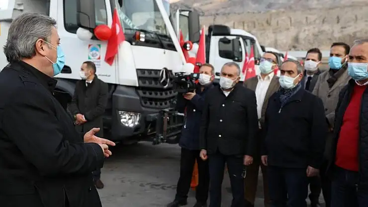 YENİ HİZMET ARAÇLARI MECLİS ÜYELERİNE TANITILDI