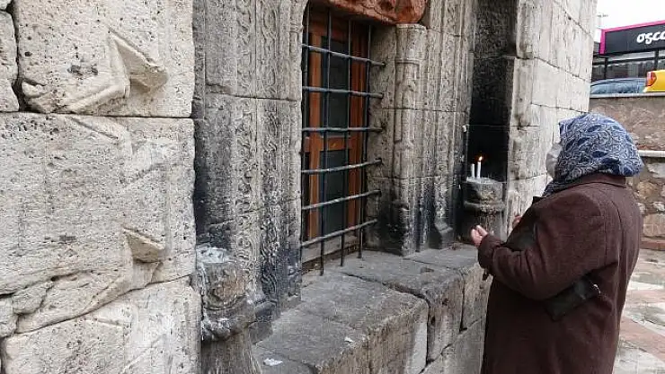 YILLARCA EVLİYA TÜRBESİ SANILAN YER, MOĞOL EMİRİNİN MEZARI ÇIKTI