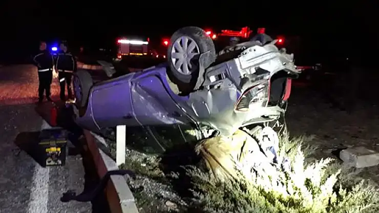 YOLCU OTOBÜSÜ VE OTOMOBİL ÇARPIŞTI! AYNI AİLEDEN 3 KİŞİ ÖLDÜ