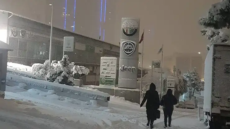 YOLDA KALAN GÖZBAŞI'DAN İSTANBULLU YÖNETİCİLERE TEPKİ