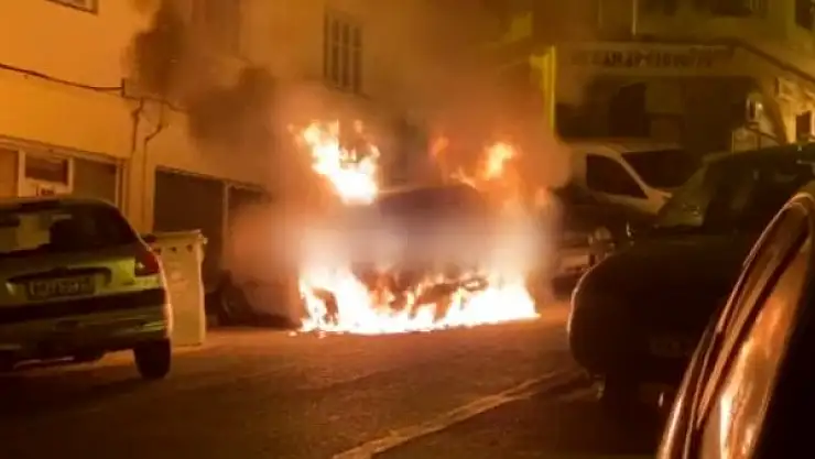 YUNANİSTAN'DA TÜRK DİPLOMATIN ARACI YAKILDI