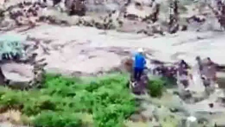 Yuvalı köyündeki felaketi vatandaşlar görüntüledi.