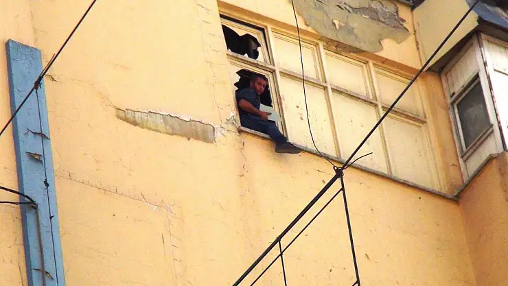 ZABITAYA KIZAN SEYYAR SATICI İNTİHARA KALKIŞTI