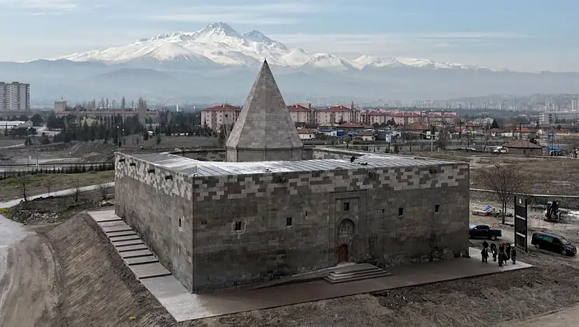 14. Yüzyıldan günümüze Köşk Medresesi hâlâ ayakta