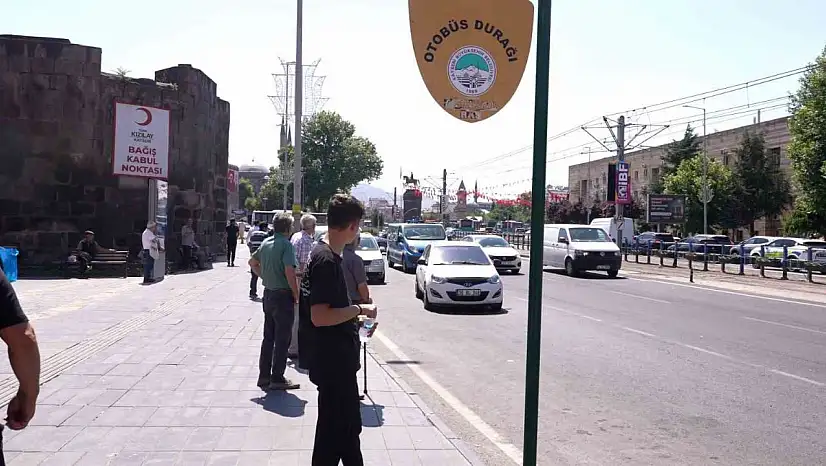 Büyükşehir Zabıta'dan otobüs duraklarında denetim