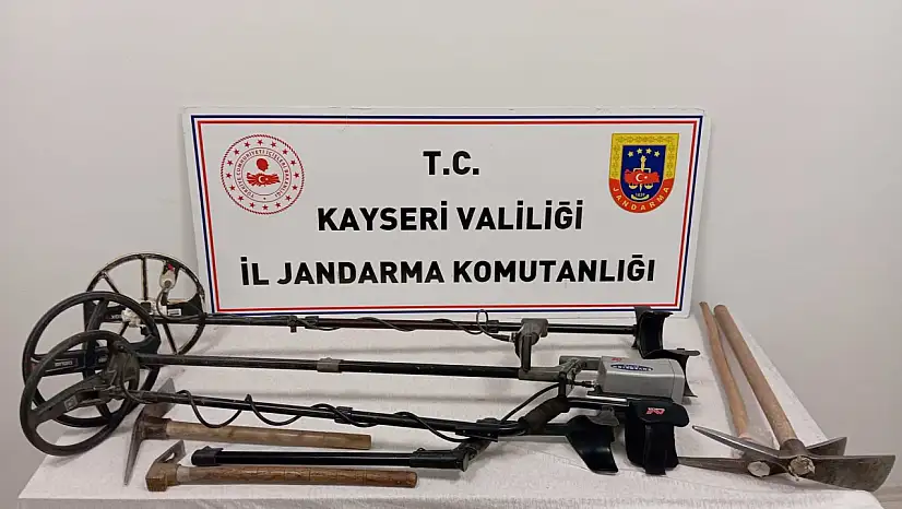 Jandarmadan izinsiz kazı yapan şahıslara suçüstü