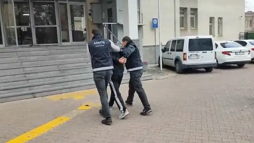 Silahla yağma suçundan aranan firari yakalandı