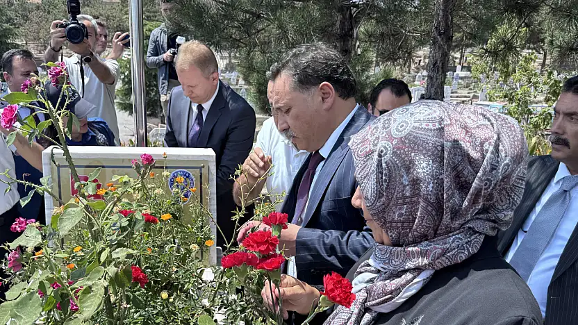 15 Temmuz şehidi Kübra Doğanay, kabri başında anıldı