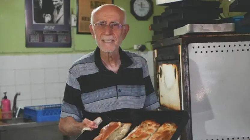 81 yaşında, 69 yıldır aynı tezgahın başında