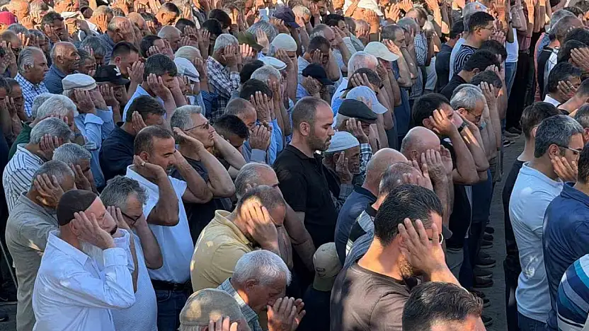 Almanya'dan memleketlerine giderken kazada ölen 3 kişi son yolculuğuna uğurlandı
