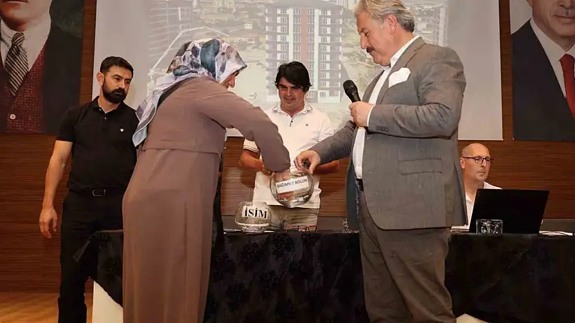 Anbar mahallesindeki kentsel dönüşüm daireleri, kura ile sahiplerini buldu