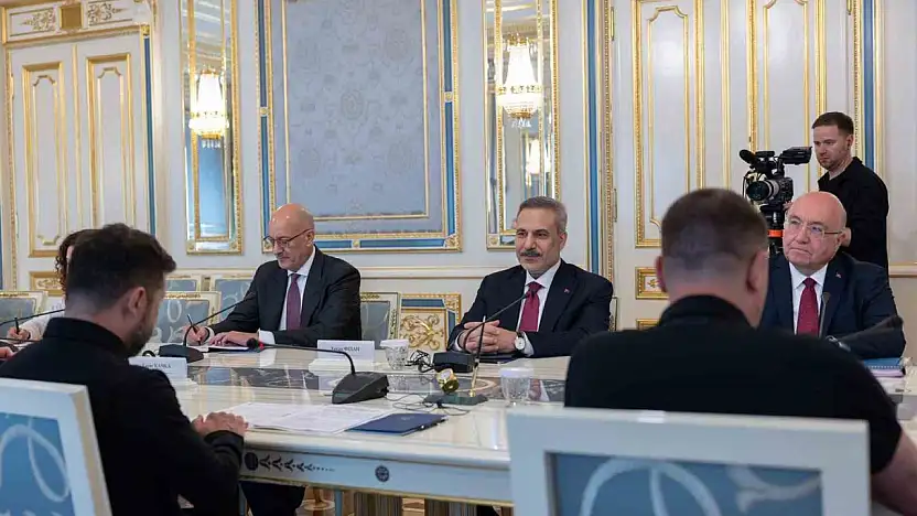 Bakan Fidan, Ukrayna Devlet Başkanı Zelenskiy ile bir araya geldi