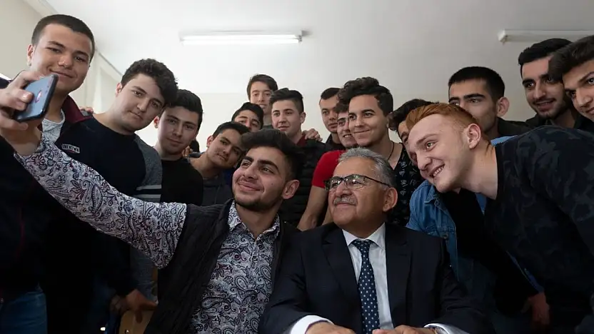 Başkan Büyükkılıç'tan üniversite adaylarına güven veren davet